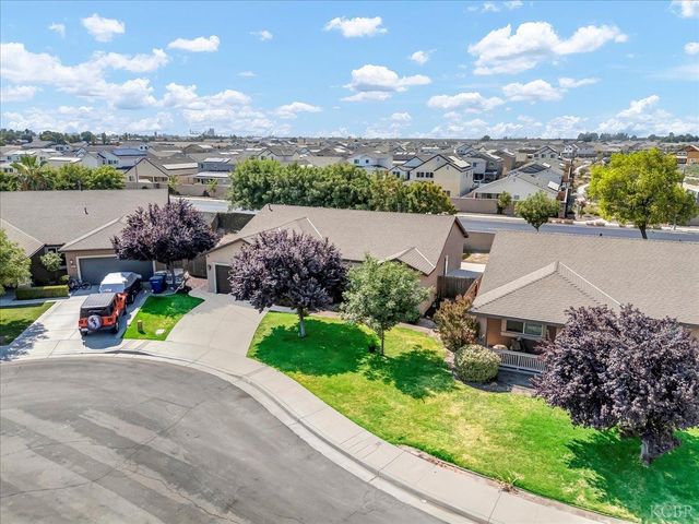 1413 W Acres Court, Hanford, CA 93230