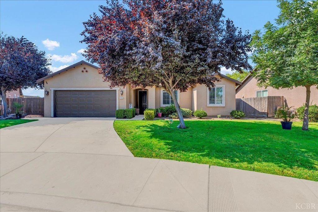 1413 W Acres Court, Hanford, CA 93230