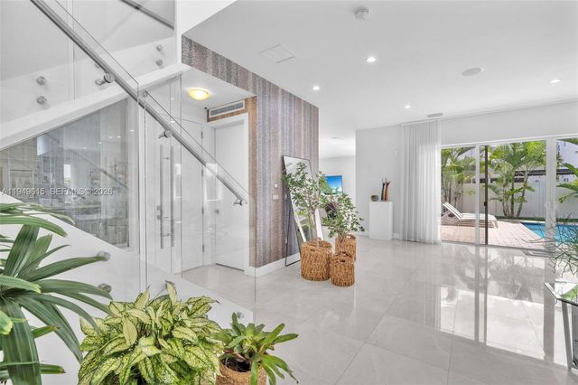 7457 NW 101st Ave 7457, Doral, FL 33178