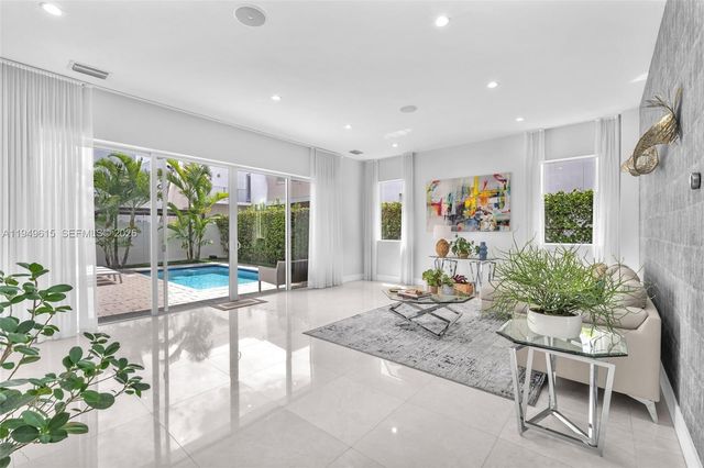 7457 NW 101st Ave 7457, Doral, FL 33178