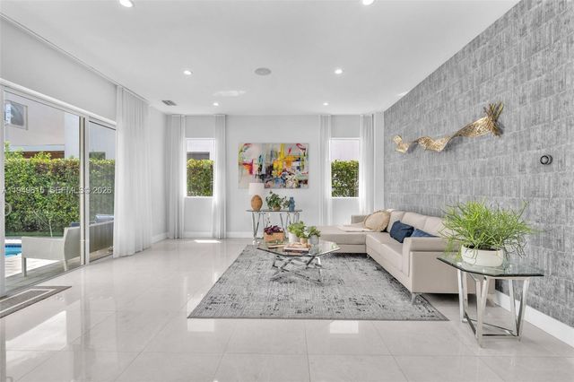 7457 NW 101st Ave 7457, Doral, FL 33178