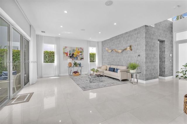 7457 NW 101st Ave 7457, Doral, FL 33178