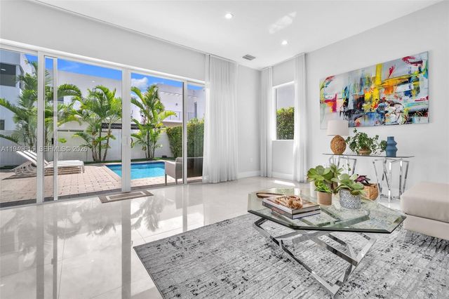 7457 NW 101st Ave 7457, Doral, FL 33178