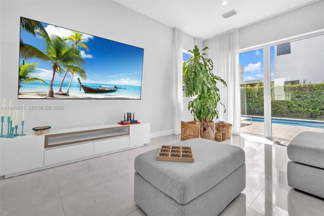 7457 NW 101st Ave 7457, Doral, FL 33178