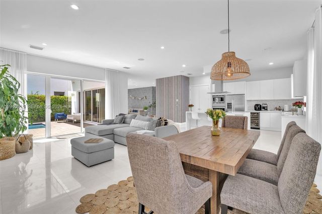 7457 NW 101st Ave 7457, Doral, FL 33178