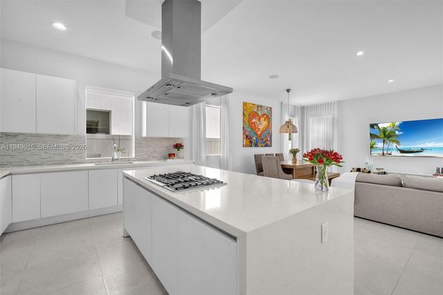 7457 NW 101st Ave 7457, Doral, FL 33178