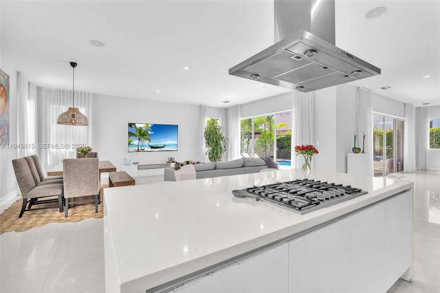 7457 NW 101st Ave 7457, Doral, FL 33178