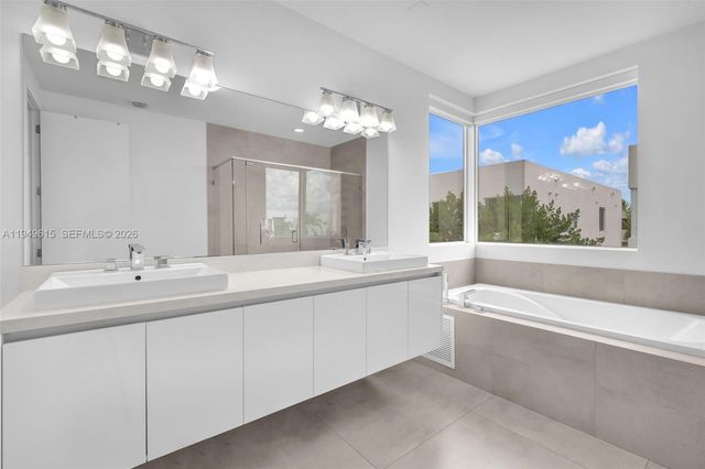 7457 NW 101st Ave 7457, Doral, FL 33178