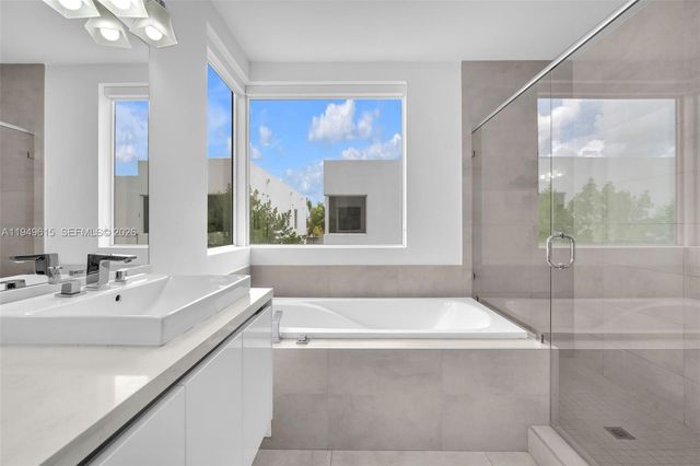 7457 NW 101st Ave 7457, Doral, FL 33178