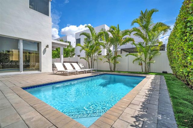 7457 NW 101st Ave 7457, Doral, FL 33178