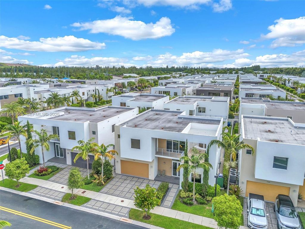 7457 NW 101st Ave 7457, Doral, FL 33178