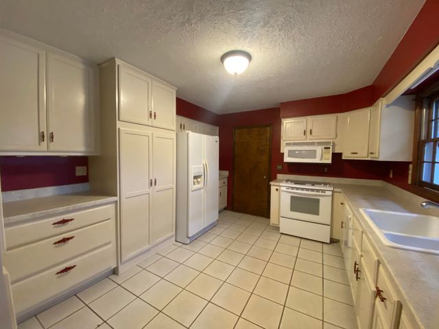 63201 E 282 Road, Grove, OK 74344