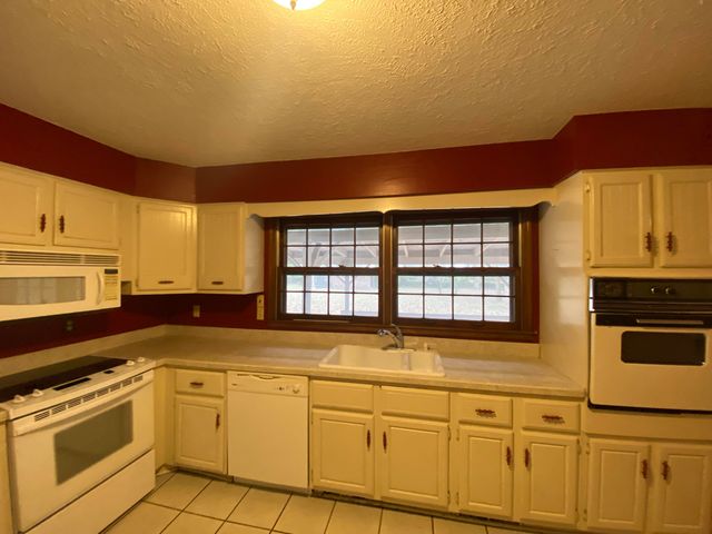 63201 E 282 Road, Grove, OK 74344