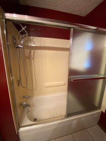 63201 E 282 Road, Grove, OK 74344