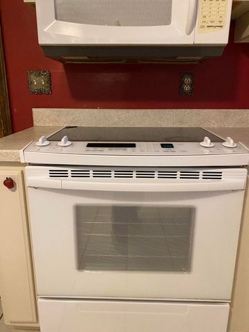 63201 E 282 Road, Grove, OK 74344