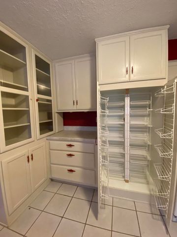 63201 E 282 Road, Grove, OK 74344