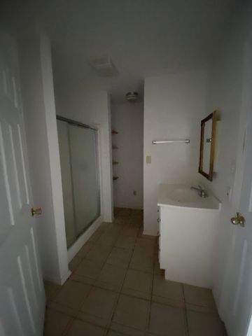 63201 E 282 Road, Grove, OK 74344