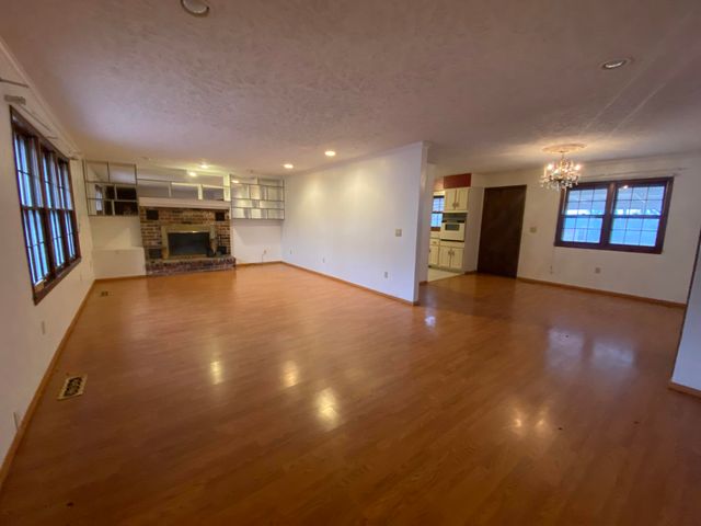 63201 E 282 Road, Grove, OK 74344