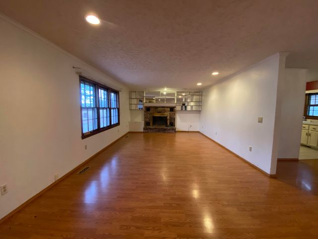 63201 E 282 Road, Grove, OK 74344