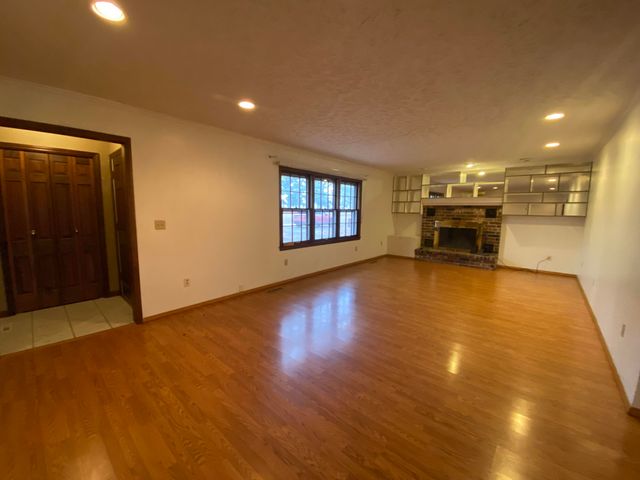 63201 E 282 Road, Grove, OK 74344