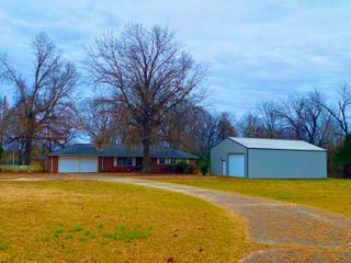 63201 E 282 Road, Grove, OK 74344