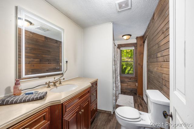417 S Stewart Avenue, Fremont City, MI 49412