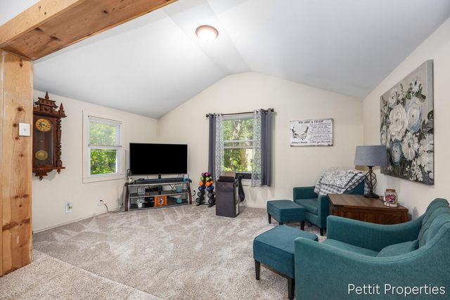 417 S Stewart Avenue, Fremont City, MI 49412