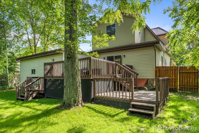417 S Stewart Avenue, Fremont City, MI 49412