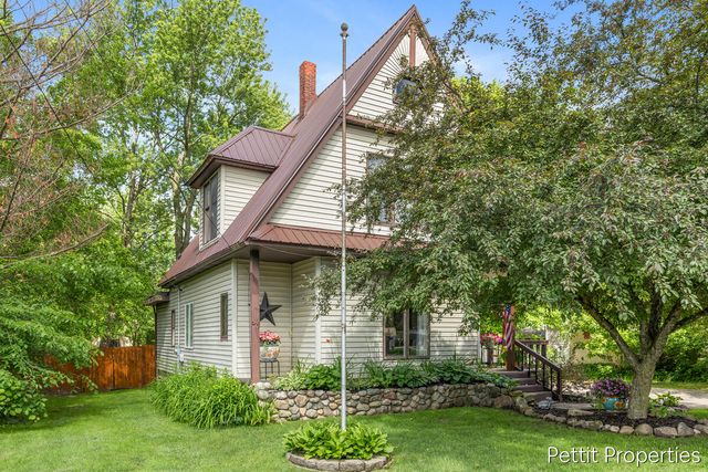 417 S Stewart Avenue, Fremont City, MI 49412