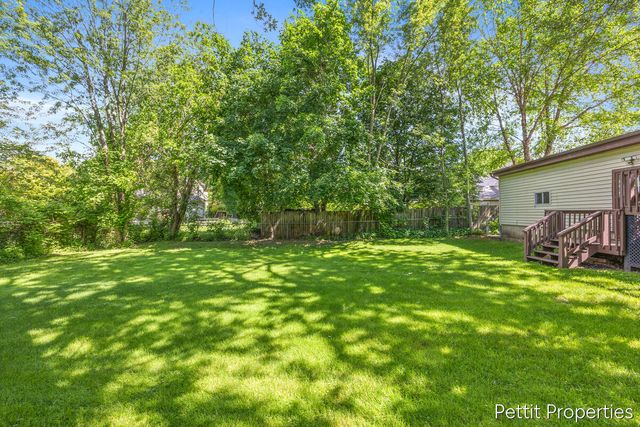 417 S Stewart Avenue, Fremont City, MI 49412