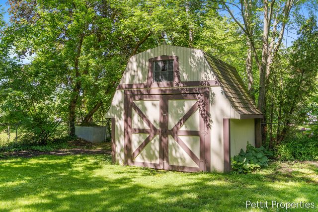 417 S Stewart Avenue, Fremont City, MI 49412