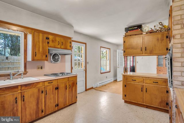 268 N BIESECKER RD, Thomasville, PA 17364
