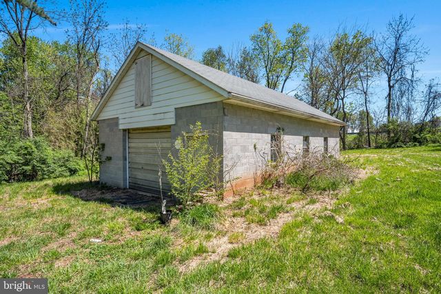 268 N BIESECKER RD, Thomasville, PA 17364