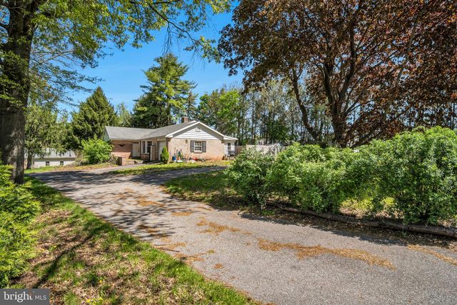 268 N BIESECKER RD, Thomasville, PA 17364