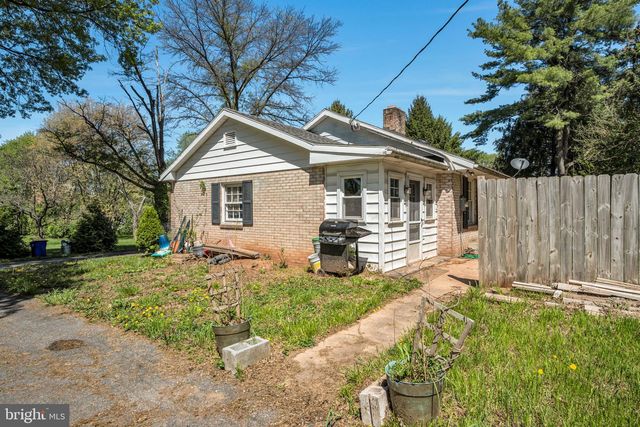 268 N BIESECKER RD, Thomasville, PA 17364