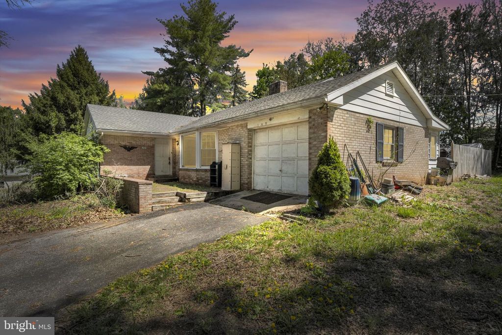 268 N BIESECKER RD, Thomasville, PA 17364