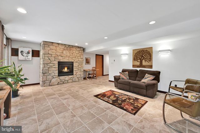 360 NETZLEY DR, Denver, PA 17517