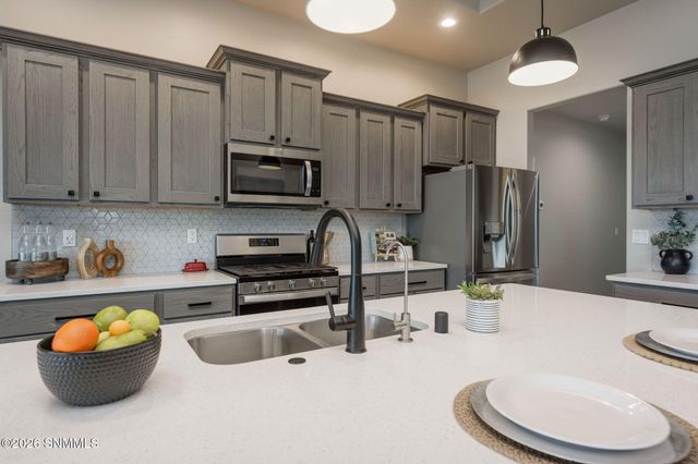 6516 Blackbird Road, Las Cruces, NM 88012