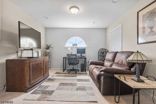 20 Dorchester Dr, Monroe Twp., NJ 08831