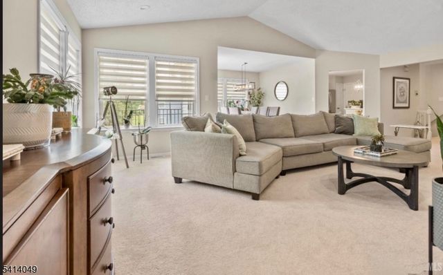 20 Dorchester Dr, Monroe Twp., NJ 08831