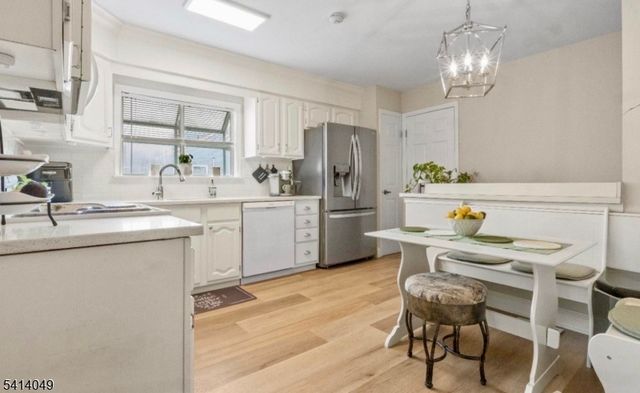 20 Dorchester Dr, Monroe Twp., NJ 08831