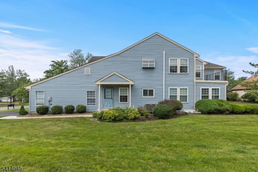 20 Dorchester Dr, Monroe Twp., NJ 08831