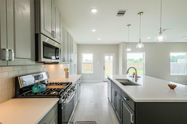 2423 Inlet Court, Fresno, TX 77545