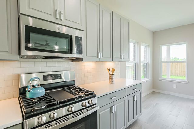 2423 Inlet Court, Fresno, TX 77545