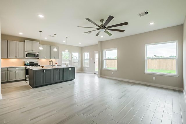 2423 Inlet Court, Fresno, TX 77545