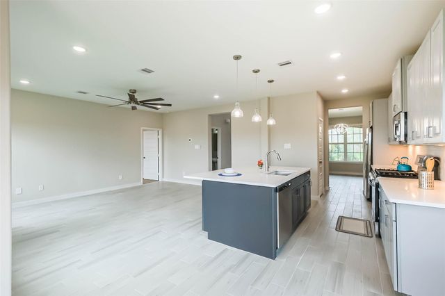 2423 Inlet Court, Fresno, TX 77545