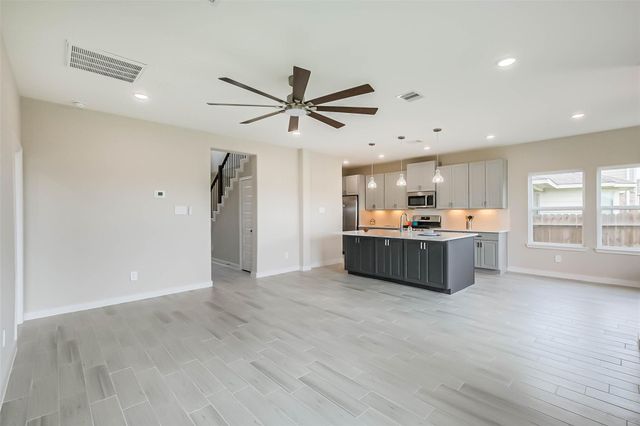 2423 Inlet Court, Fresno, TX 77545