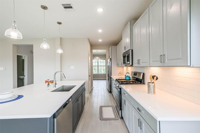 2423 Inlet Court, Fresno, TX 77545