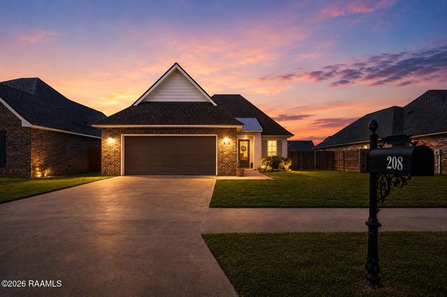 208 Gable Crest Drive, Lafayette, LA 70508
