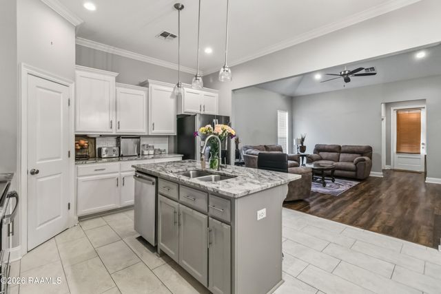208 Gable Crest Drive, Lafayette, LA 70508
